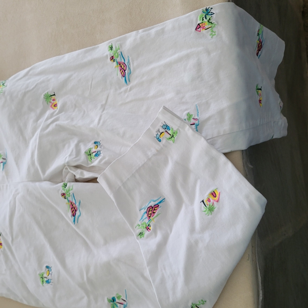 White Cropped Pants with Colorful Embroidery